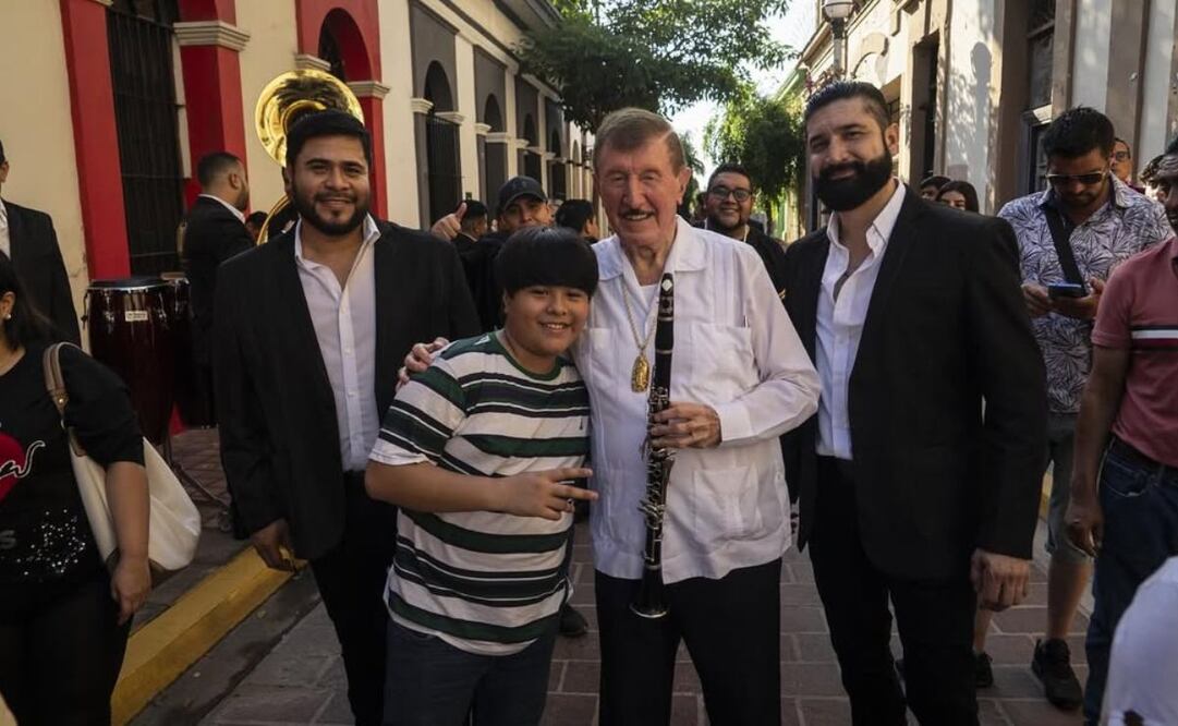 Germán Lizárraga recibe homenaje en la Convención Anual Expo Compositores Foundation. Foto: @estrellasdesinaloa