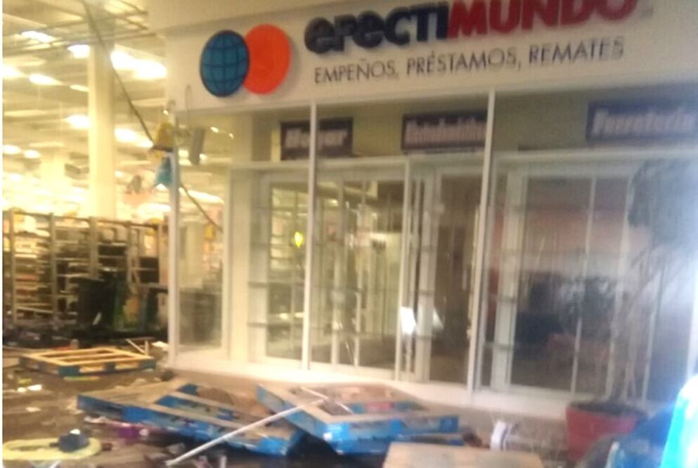 “Fueron vandalizadas 20 sucursales, lo que quiere decir que fueron abiertas a la fuerza, iban con equipo para hacerlo, rompieron todo y se robaron todo", dijo la Amespre. Foto: Cortesía