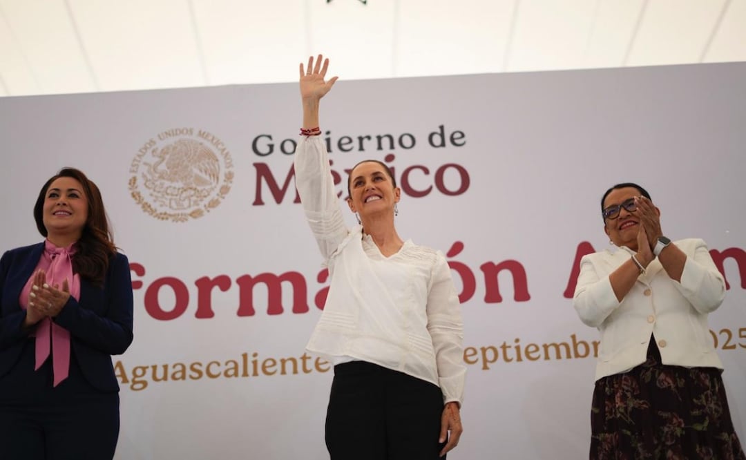 Presidenta Claudia Sheinbaum junto a la gobernadora Teresa Jiménez (izquierda) y la secretaria de Gobernación Rosa Icela Rodríguez (derecha) durante su gira por Aguascalientes (05/09/2025). Foto: Presidencia