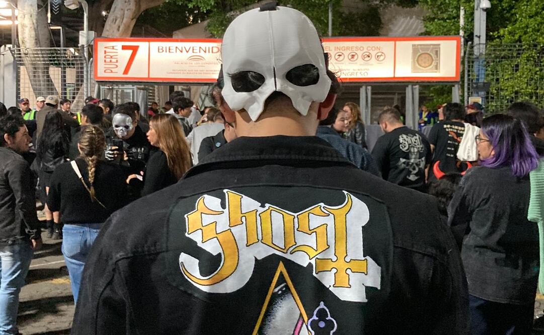 Los asistentes al concierto de Ghost se mostraron decepcionados tras la cancelación de la banda. Foto: Germán Espinosa/ EL UNIVERSAL.
