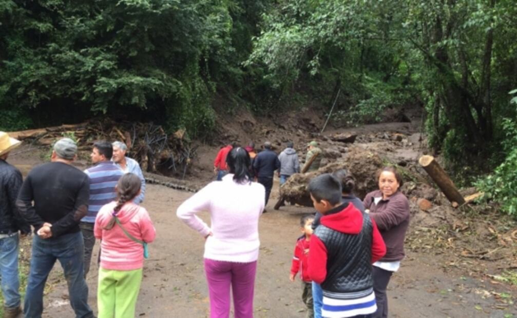 Lluvias en Valle de Toluca generan 25 deslaves y daños en carretera de Ocuilan