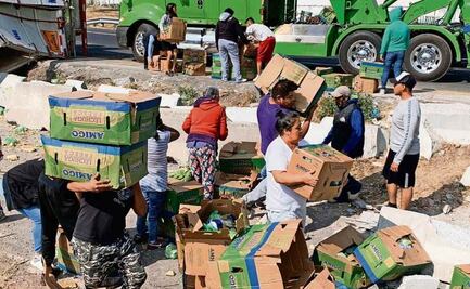 Saquean tráiler volcado en la carretera a San Cristóbal de las Casas en Chiapas