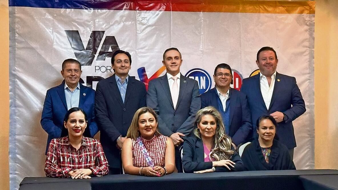 En el encuentro con dirigentes partidistas estuvieron presentes seis de los nueve alcaldes de oposición de la Ciudad de México. Foto: Especial