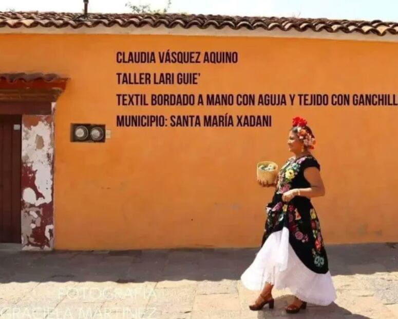 Claudia Vázquez Aquino, artesana que confeccionó el vestido de Claudia Sheinbaum. Foto: Redes sociales