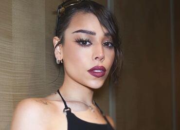 Danna Paola deslumbra con corset rojo y total look de cuero