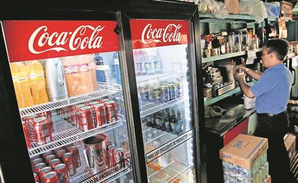 Ingresos de Coca-Cola caen 6% por séptimo trimestre consecutivo