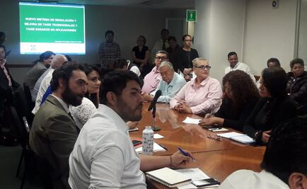 Semovi celebra reunión con taxistas de CDMX