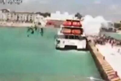 Momento exacto en que explota ferry en Playa del Carmen