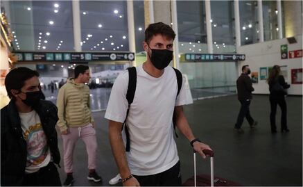 Santiago Giménez viajó para ser nuevo jugador del Feyenoord: "estoy cumpliendo un sueño”