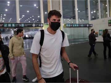 Santiago Giménez viajó para ser nuevo jugador del Feyenoord: "estoy cumpliendo un sueño”