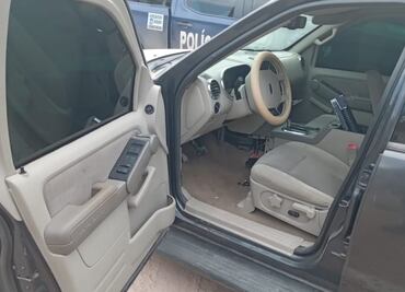 Aseguran en Culiacán camioneta con blindaje especial, armas y uniformes tipo militar