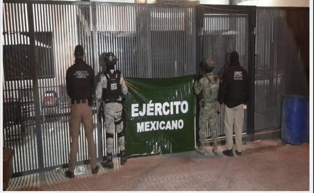 Elementos del Ejército Mexicano aseguraron la vivienda de Sonora donde hallaron droga, armas y el tigre de bengala (26/02/2025). Foto: Mesa de Seguridad Sonora