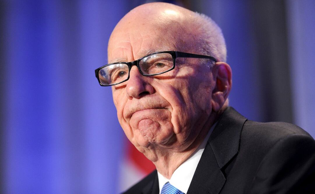 Rupert Murdoch pretende bloquear cualquier interferencia de los tres hermanos, quienes son más moderados políticamente, en la vasta colección de periódicos y televisiones que ostenta la familia. Foto: AP / Archivo