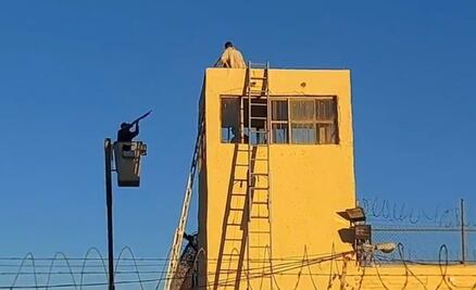 VIDEO: Reo se arroja de una torre de vigilancia del Cereso de Agua Prieta, Sonora