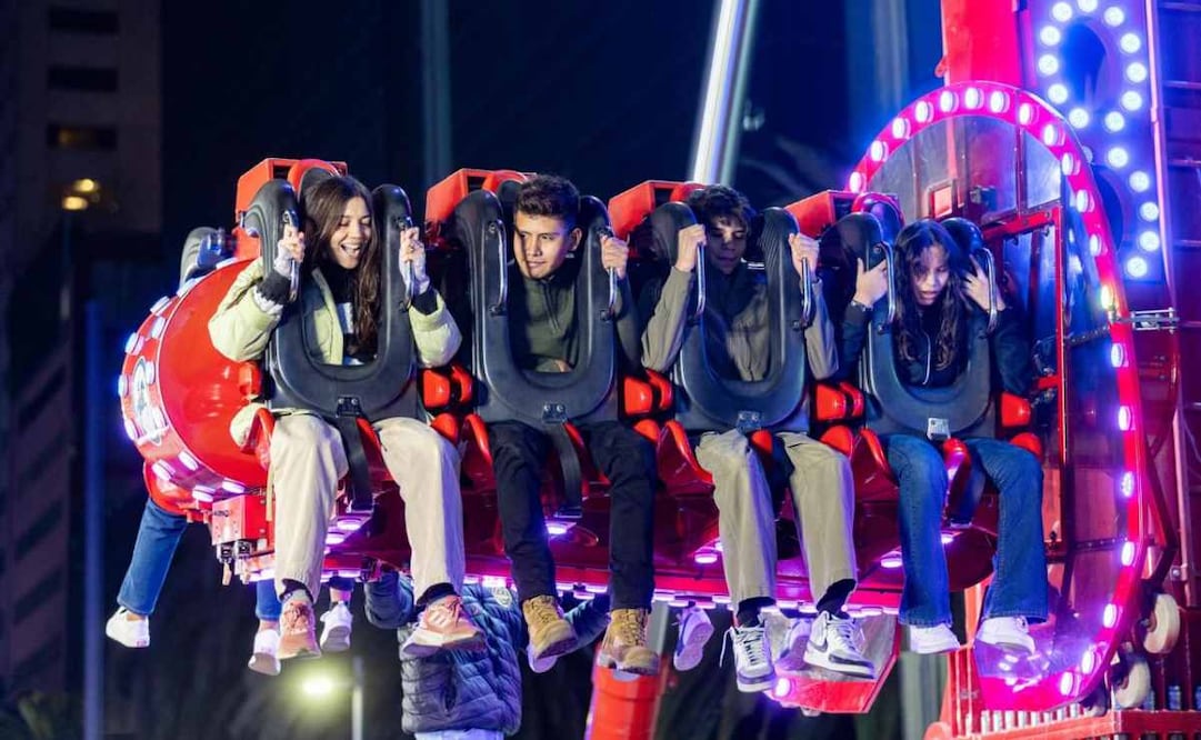 Feria en el Monumento a la Revolución de la CDMX. Foto: Hugo Salvador / EL UNIVERSAL