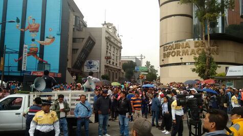 Inicia concentración de maestros en Reforma y Bucareli