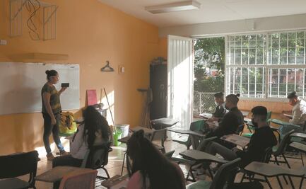 Por semáforo amarillo, frenan regreso a clases