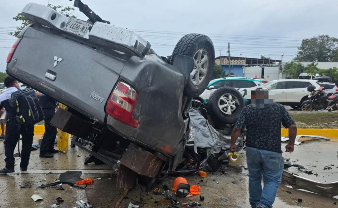 Accidente vehicular deja seis lesionados y cinco muertos en bulevar Luis Donaldo Colosio en Cancún (16/09/2025). Foto: Especial