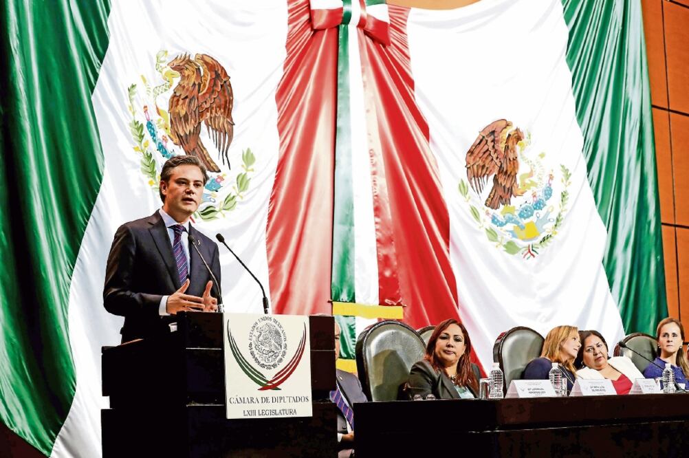 La reunión del Congreso con el titular de la SEP duró más de cuatro horas, en las que se habló de los recortes al presupuesto, las adecuaciones a los planes de estudio y la entrega de tabletas electrónicas (VALENTE ROSAS. EL UNIVERSAL)