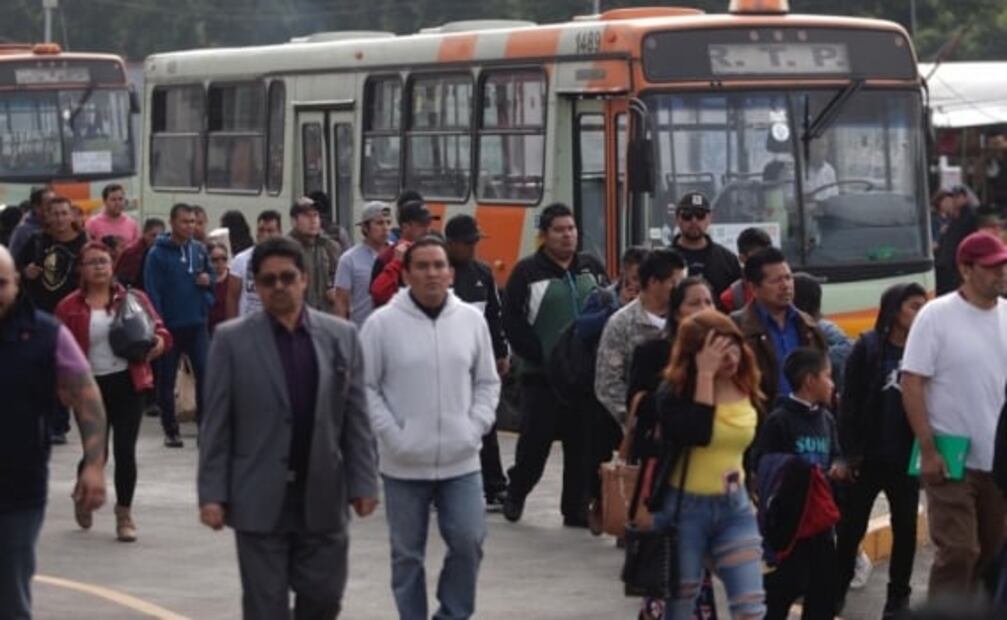Se registran largas filas para abordar RTP en La Raza por cierre de estaciones en Línea 3