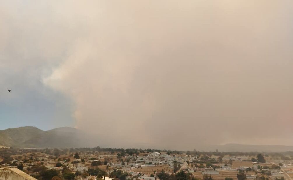 El Gobierno local argumentó que al registrarse los dos incendios, las condiciones meteorológicas también cambiaron con fuertes vientos que derivaron en la dispersión de humo y partículas. Foto: Especial
