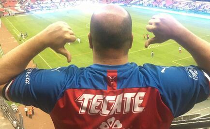 Gobernador de Jalisco asiste al Cruz Azul vs Chivas en el Azteca