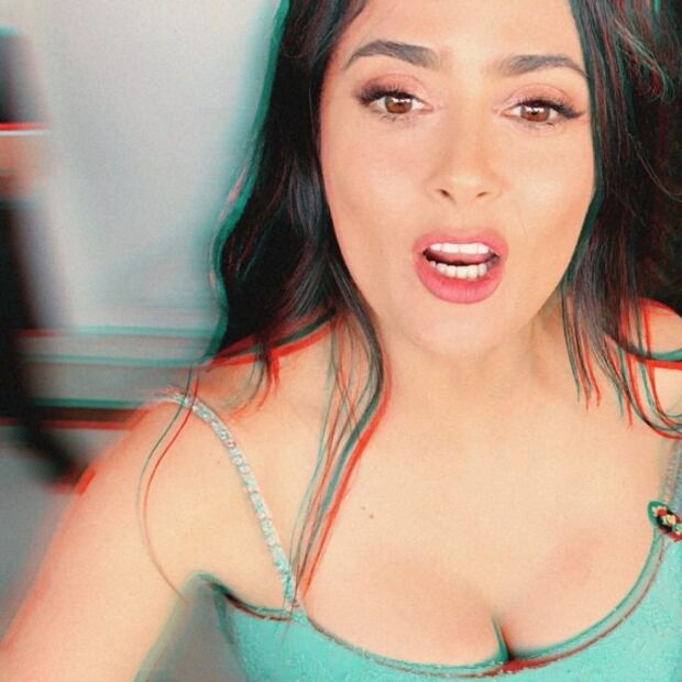 Salma Hayek impacta en Instagram con super escote