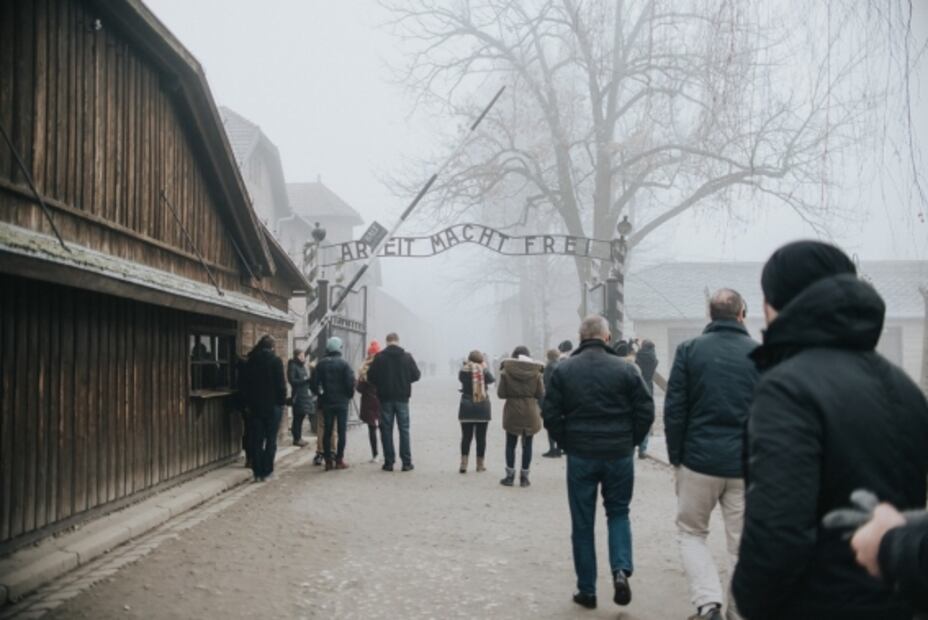 Museo de Auschwitz pide terminar con “actitud frívola” de los turistas