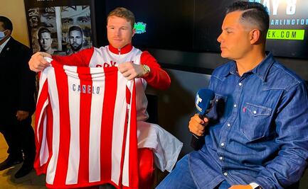 Canelo Álvarez recibe jersey de Chivas previo a su pelea contra Billy Joe Saunders