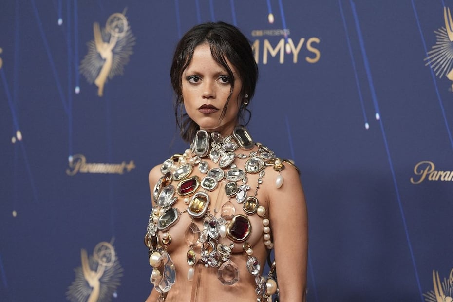 Jenna Ortega impone tendencia con su maquillaje. Foto: AP