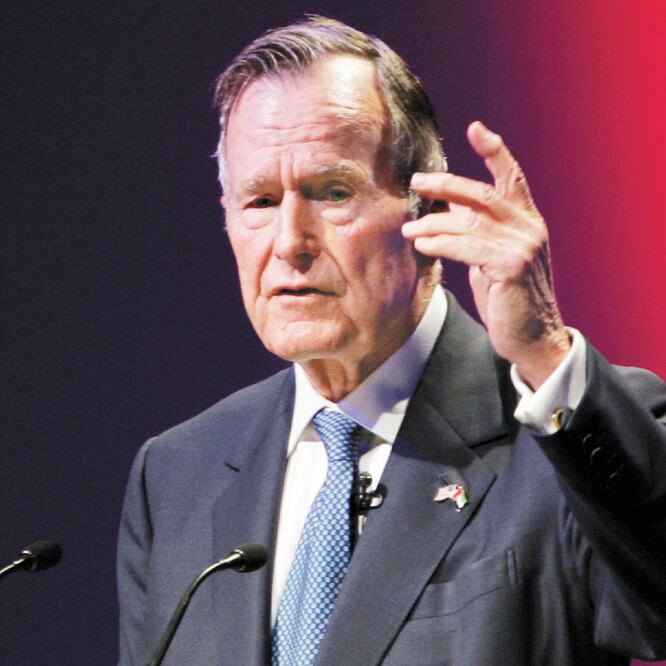 El ex presidente George H.W. Bush, durante una cumbre en Abu Dhabi, en noviembre de 2006. ARCHIVO. REUTERS