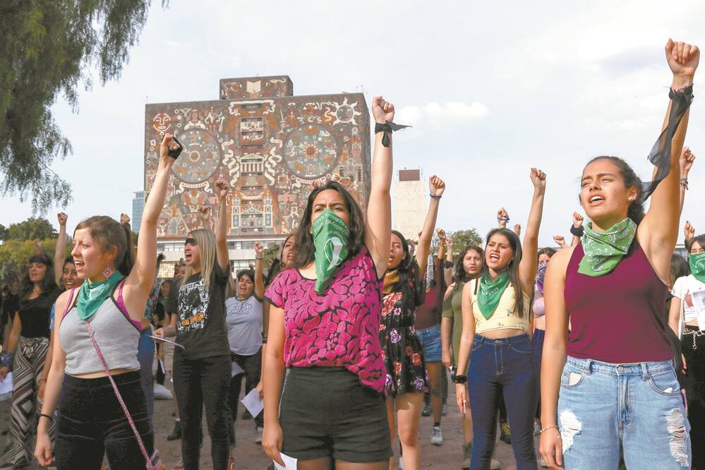 Alumnas de la UNAM entregaron un pliego petitorio a la institución para que tome acciones contra la violencia de género y los casos de acoso y abuso sexual que han sido denunciados. Foto/ARCHIVO EL UNIVERSAL