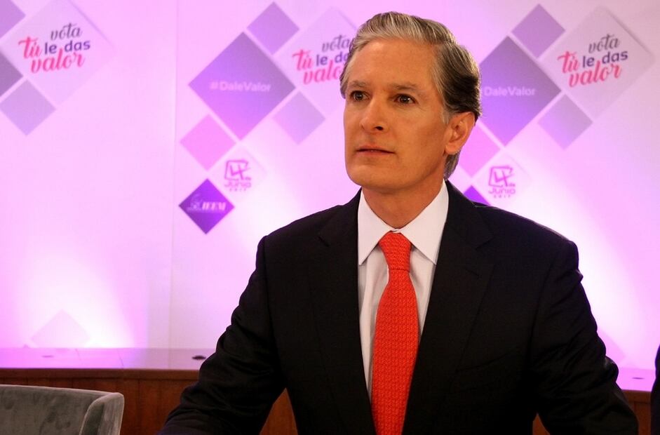 El candidato priísta, Alfredo del Mazo, propuso impulsar transporte público seguro, centros de atención a la mujer en municipios con alerta de genero, instalar dos nuevos Centros de Mando en Naucalpan y en la zona oriente, fortalecer los Ministerios Públicos y generar empleos. Foto NTX