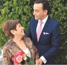 Muere mamá de Adal Ramones en Monterrey