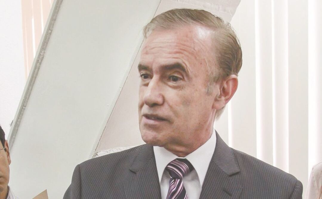 El exdirector General del Proyecto Metro, Enrique Horcasitas Manjarrez, rea pa rec ió para anunciar la publicación del libro La Línea 12 del Metro. Foto: SAÚL LÓPEZ. CUARTOSCURO