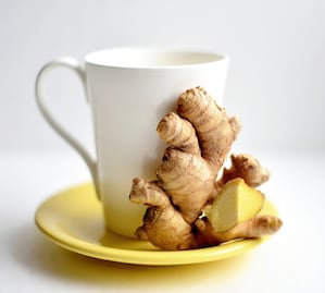 Cómo hacer jengibre con miel para el dolor de garganta