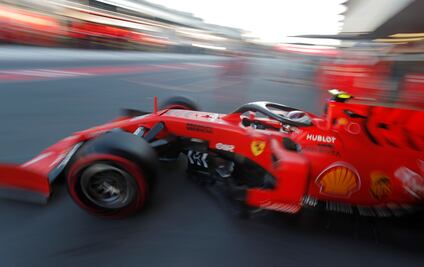 Charles Leclerc sobresale en las prácticas de Azerbaiyán