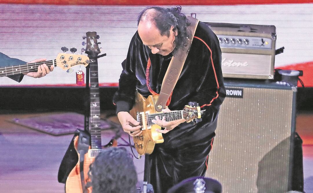 El guitarrista jalisciense dio espectacular introducción (RONALD MARTINEZ. AFP)