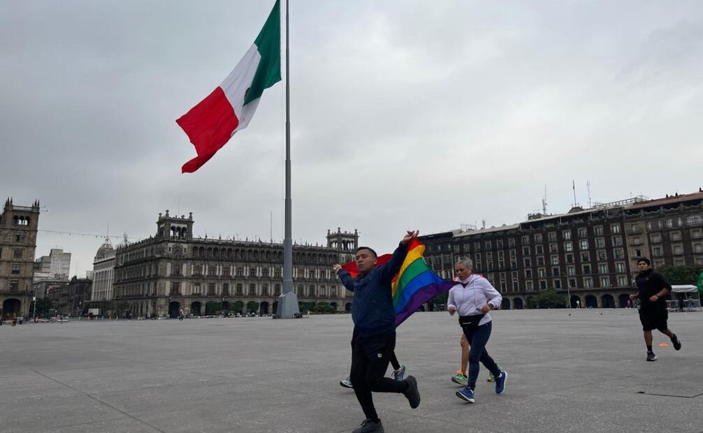 Personas corriendo a la nueva pista del Zócalo (26/06/2025). Foto: Especial
