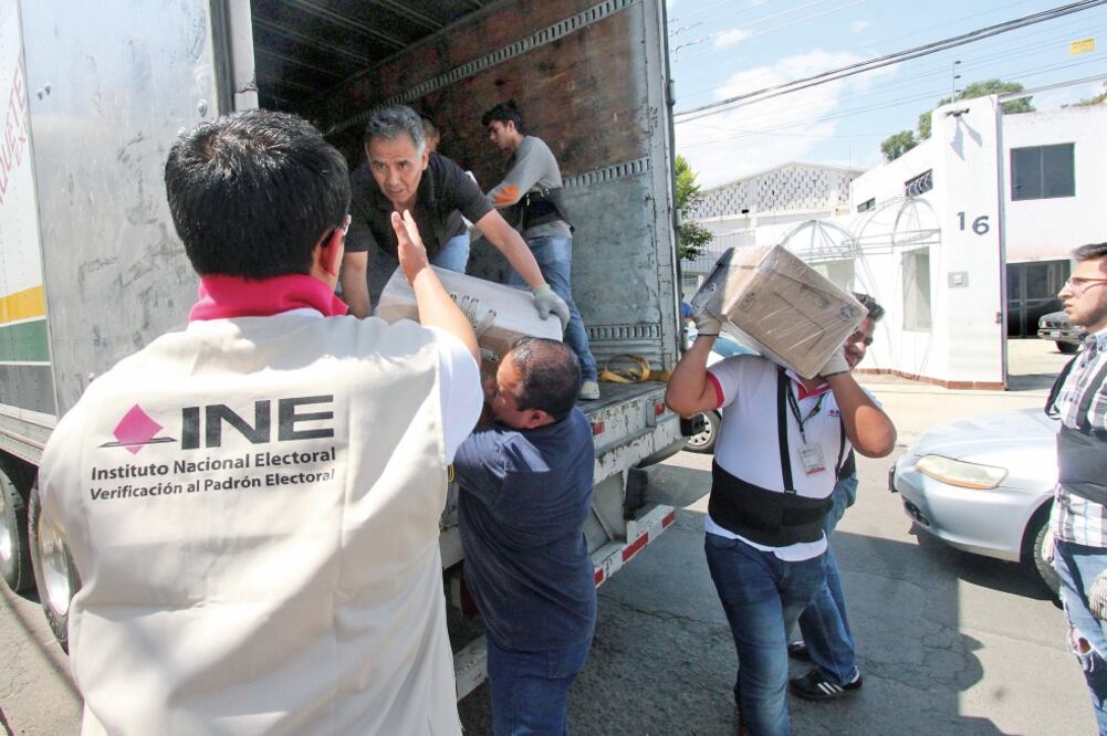 Para todas las elecciones, federales y locales, se repartieron 230 millones de boletas electorales en los distritos. (ARCHIVO EL UNIVERSAL)