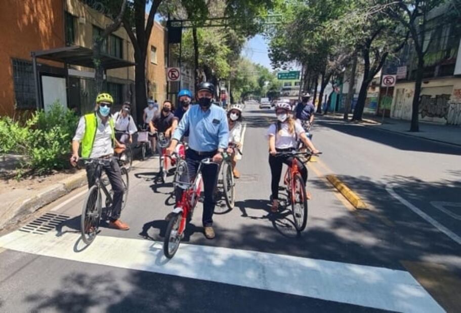 Las antiguas boyas del tranvía que protegían a los peatones 	