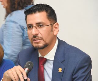 Morenista dona su aguinaldo y pide sigan su ejemplo