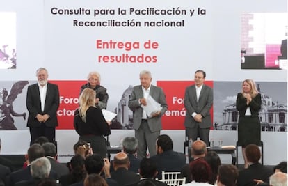 AMLO confiesa que investigó a generales y almirantes para definir a secretarios