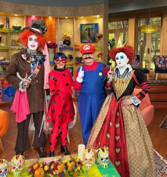 Pati Chapoy se quita la falda y causa sensación con su disfraz de LadyBug