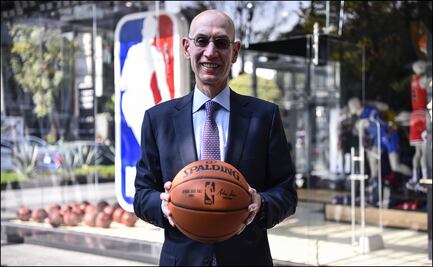 Silver visita la tienda de la NBA; jerseys de Michael Jordan se agotan