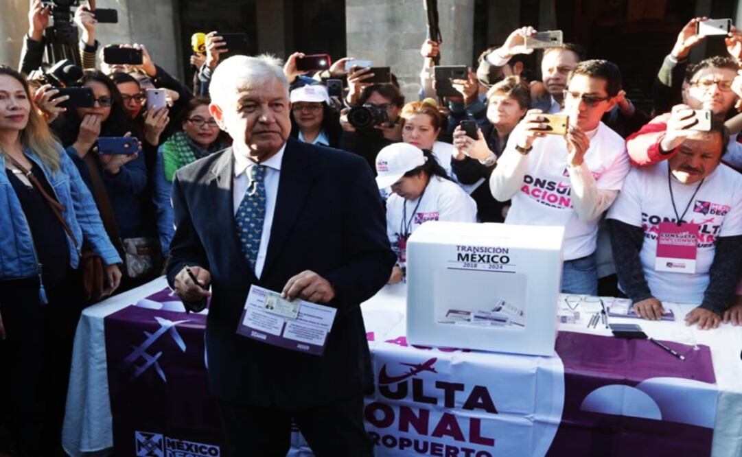 AMLO has already voted - Photo: Luis Cortés/EL UNIVERSAL