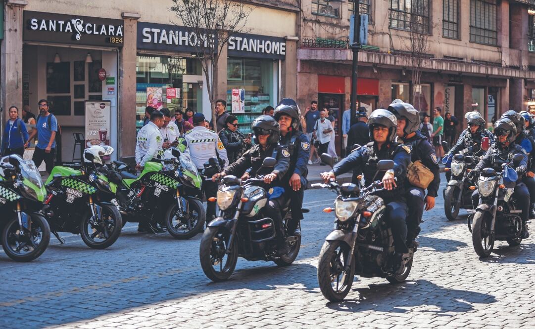 Desde este viernes elementos de la SSC comenzaron a hacer recorridos en calles del Centro e instalaron retenes de motociclistas. FOTOS: HUGO SALVADOR. EL UNIVERSAL