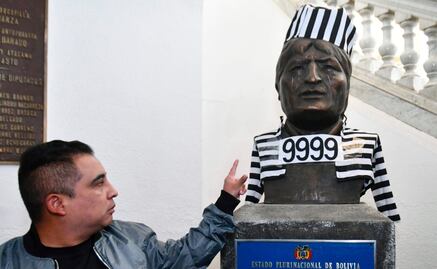 Diputado viste de reo al busto de Evo Morales en la Asamblea Legislativa de Bolivia; exmandatario "tiene sus días contados", dice