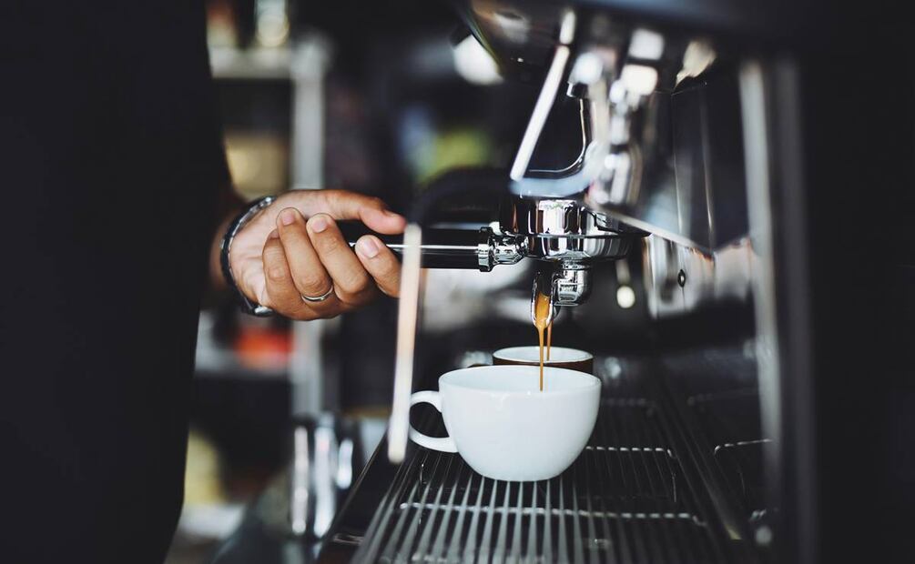El oficio del barista, el experto en café. Foto: Pexels