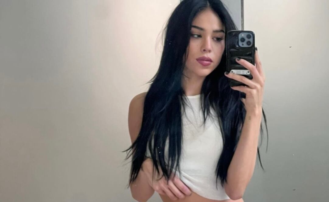 Danna Paola dejó al descubierto sus panties de tiro alto por medio de un vestido brillante. Foto: Instagram @dannapaola